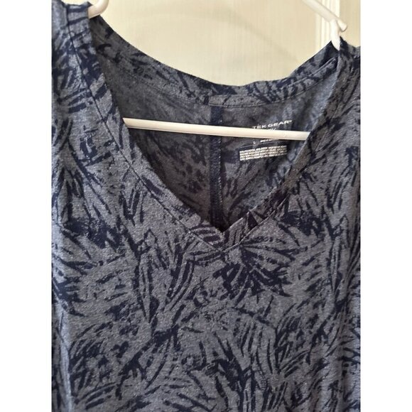 Tek Gear women’s size large DryTek t-shirt - Picture 4 of 7
